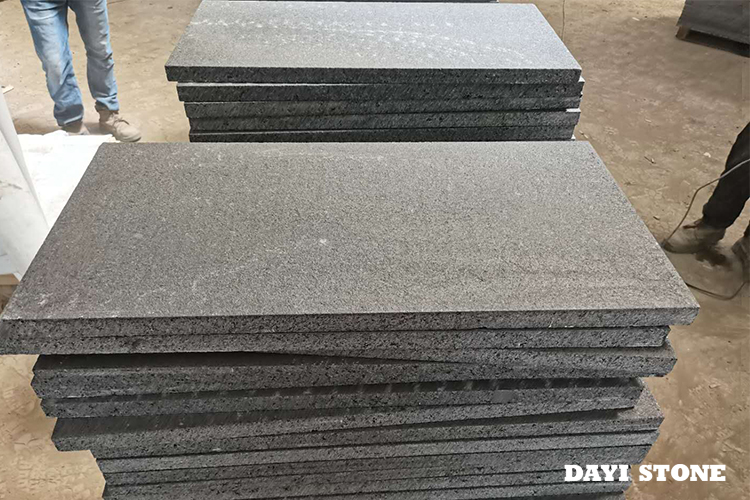 Paving Black Granite Stone New G684 Top flamed others sawn 40x60x3cm - Dayi Stone